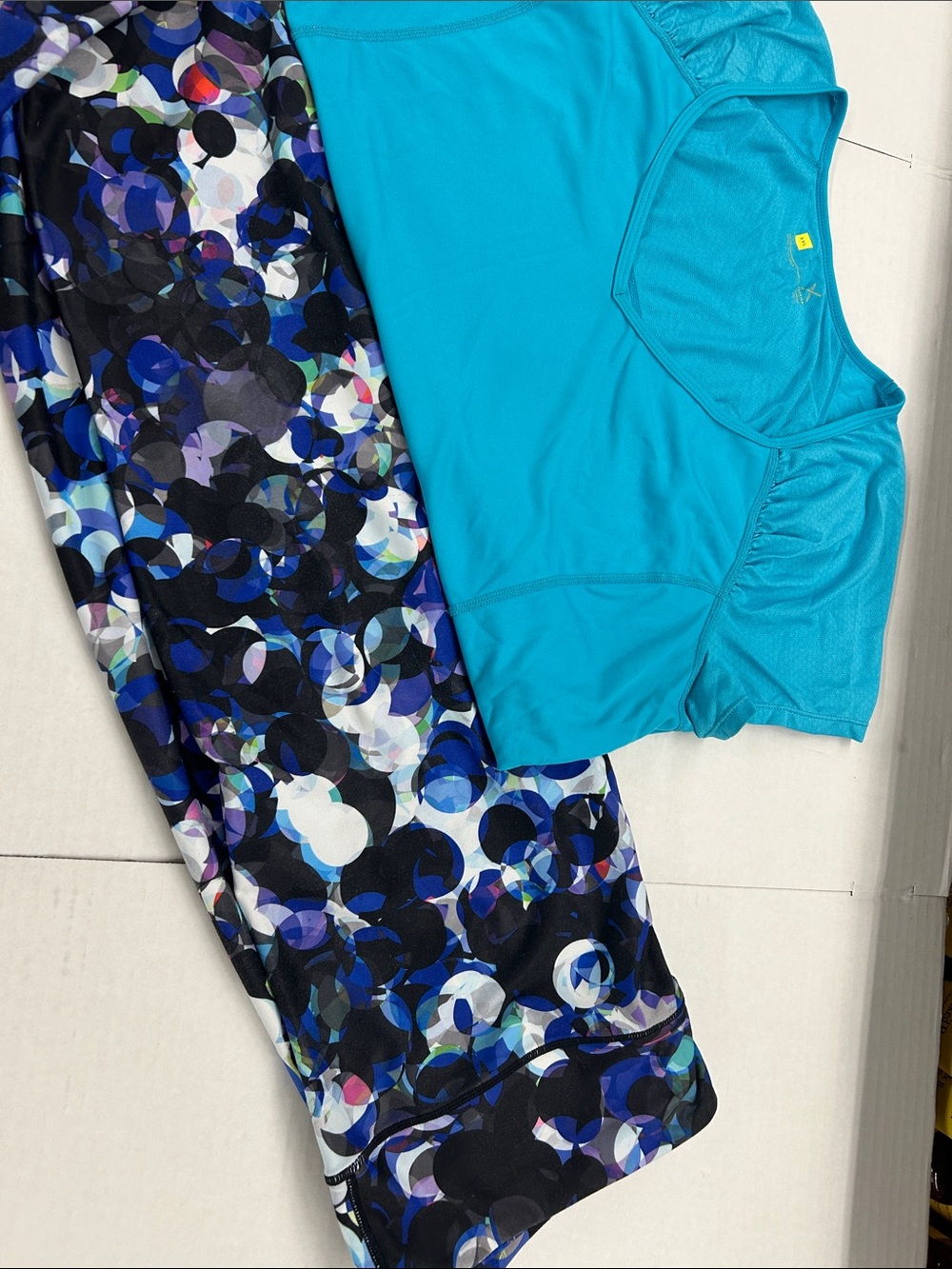 2 XL - Xersion Teal Short-Sleeve Active Top and Fabletics Printed Leggings